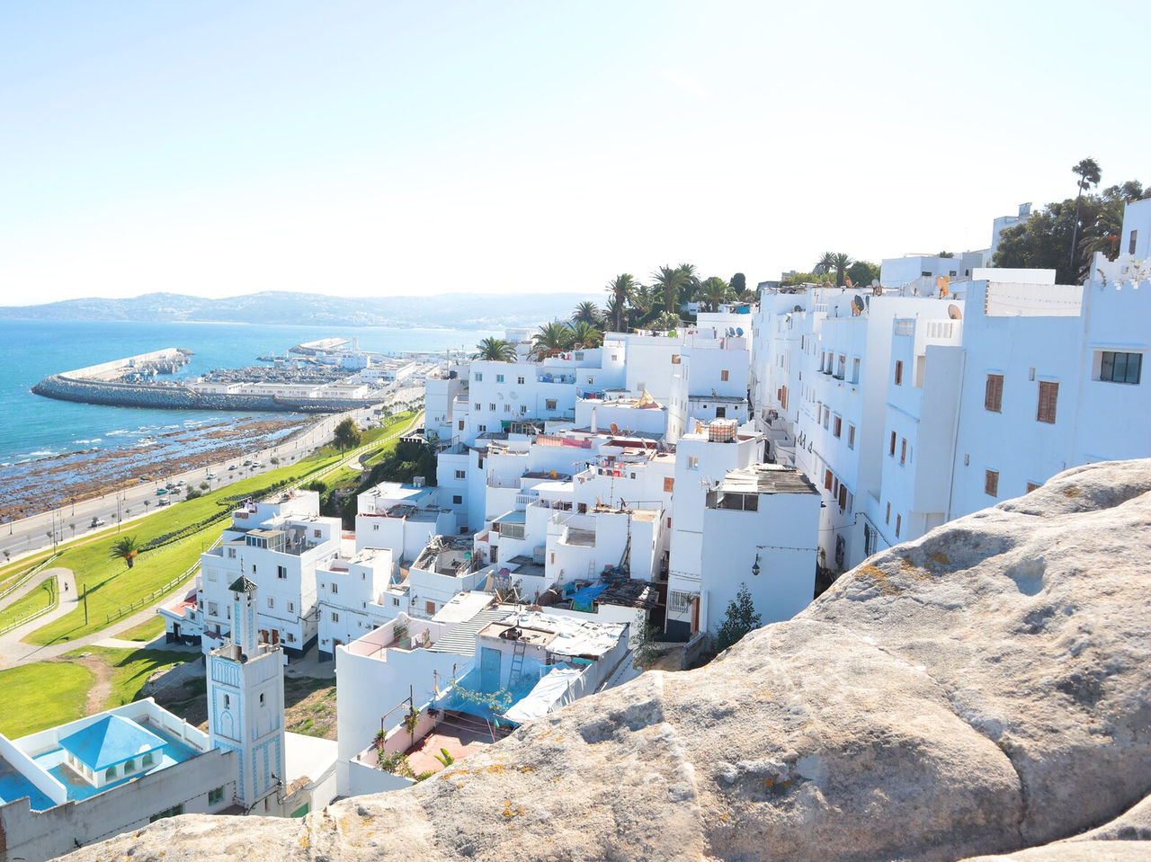 Con su gran costa, Tánger permite a sus visitantes llegar por vía marítima al puerto de la ciudad