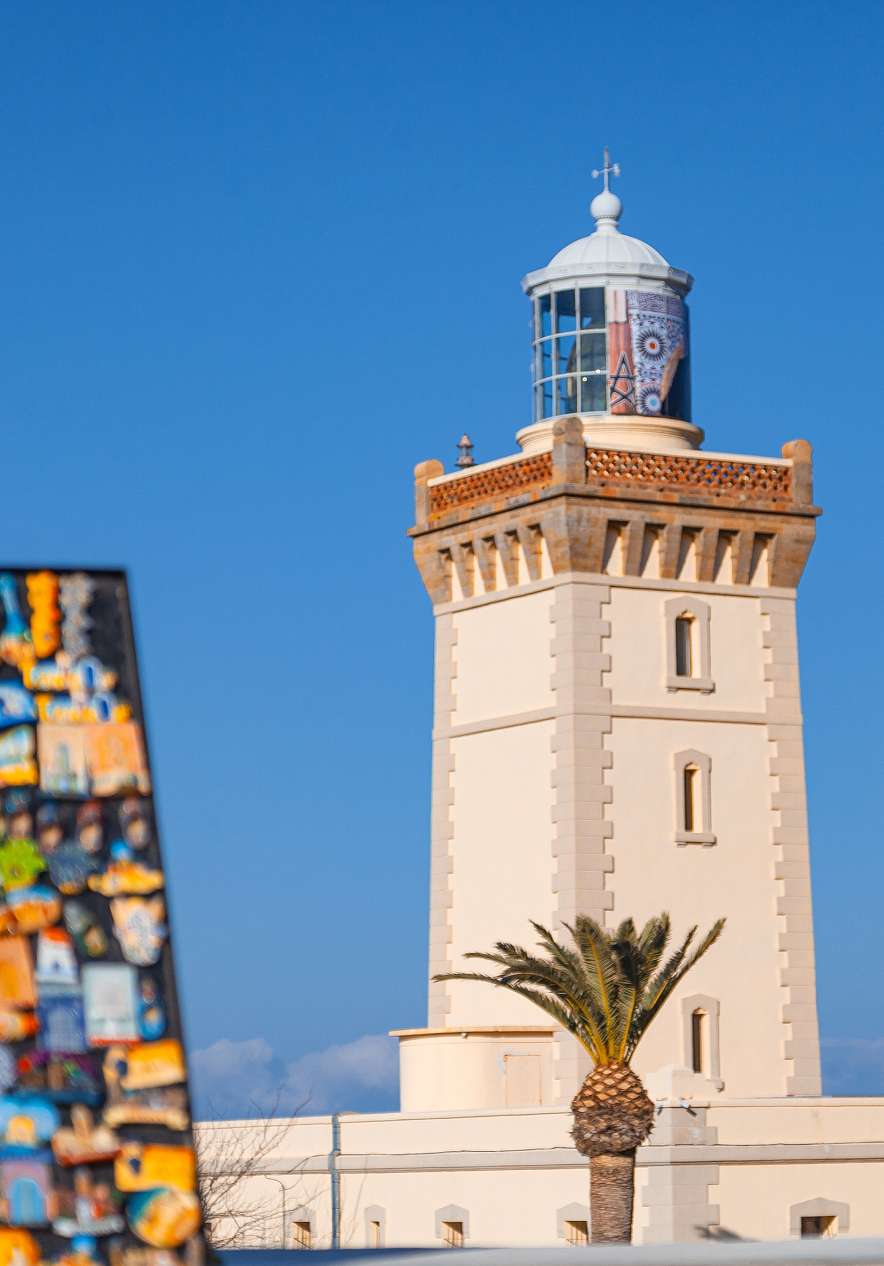 Hospédate en Pestana Tanger City Center y visita el cabo Espartel con su faro blanco de estilo árabe