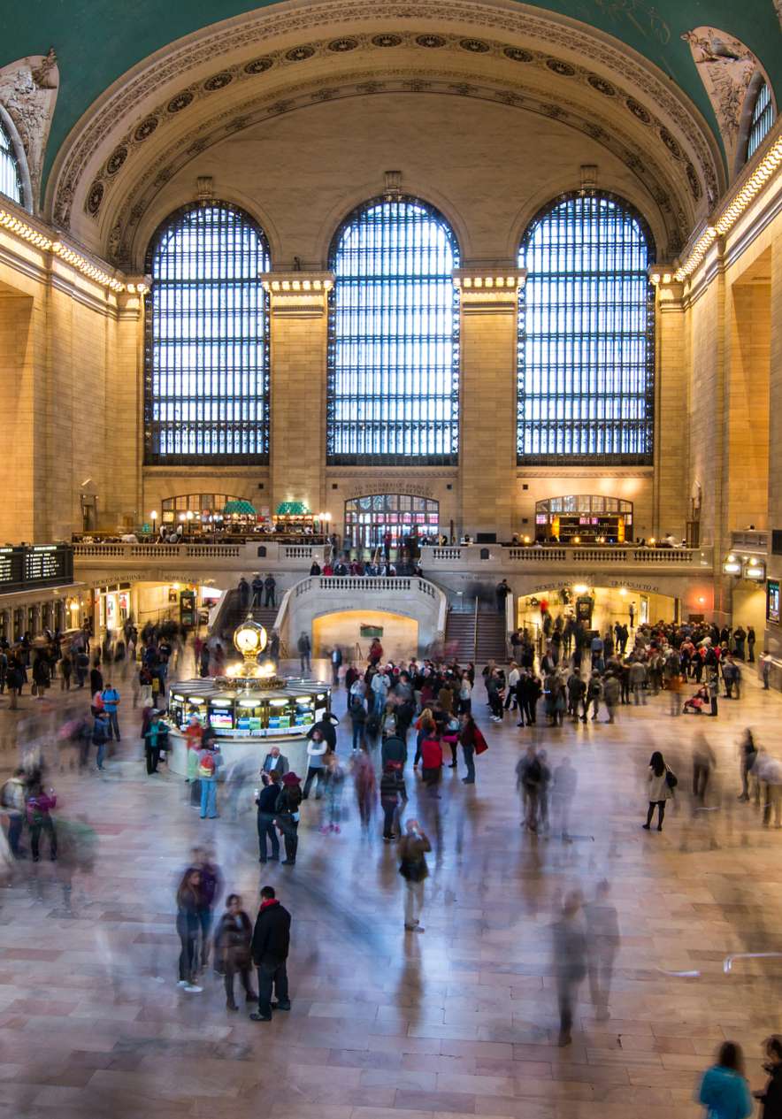 Estación Central en Nueva York, una enorme estación con plataformas de embarque, considerada de las más grandes del mundo