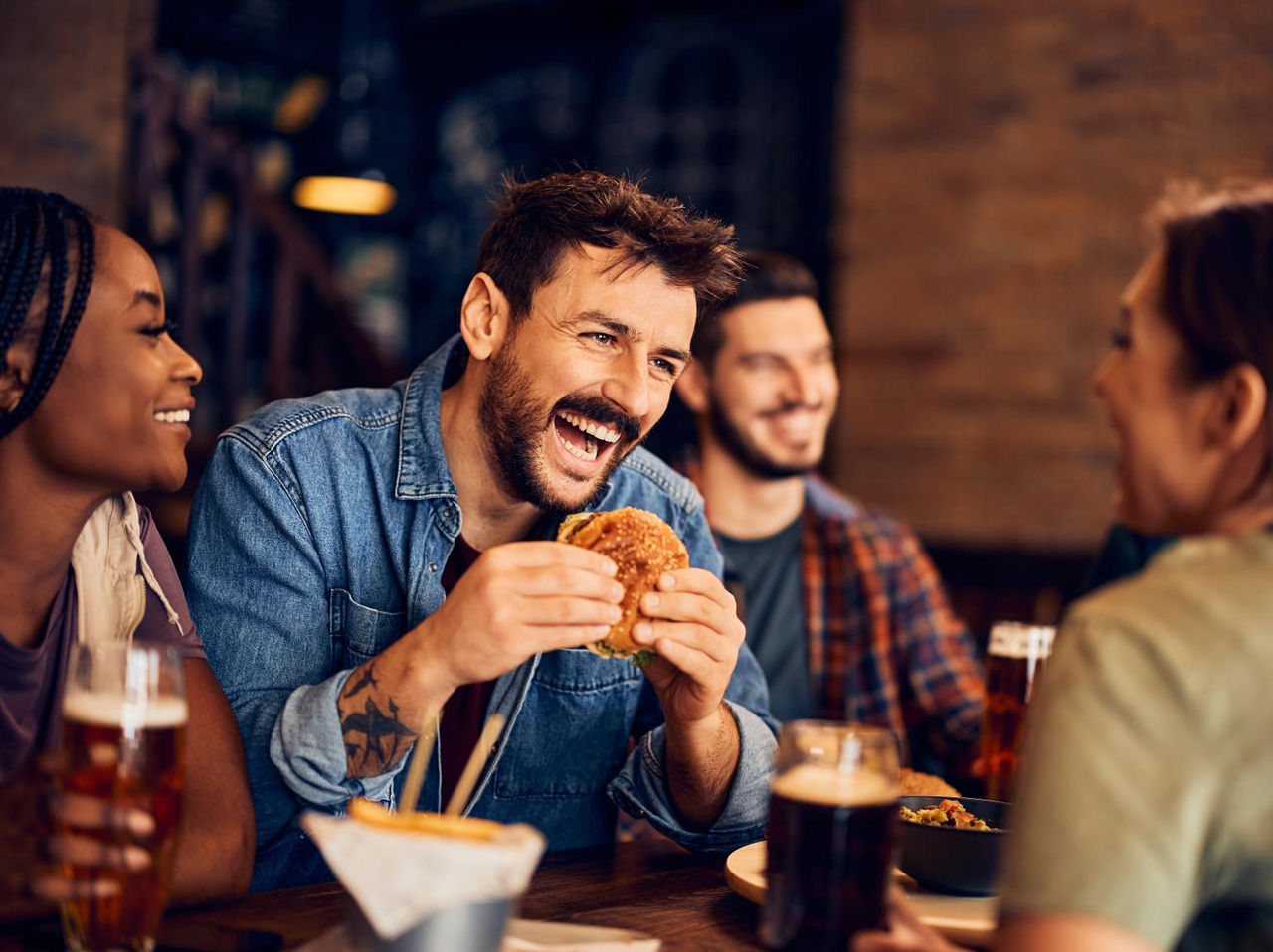 El restaurante Pausa Burguer del hotel romántico en Funchal, Madeira, sirve hamburguesas y patatas fritas