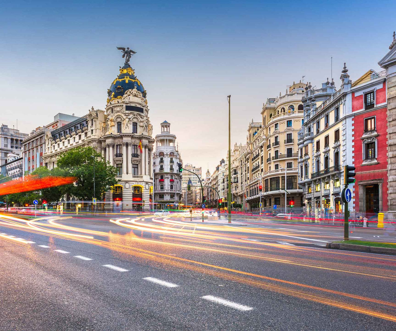 Fique num hotel Pestana em Madrid e descubra a avenida vibrante da Gran Vía, uma das principais da cidade de Madrid
