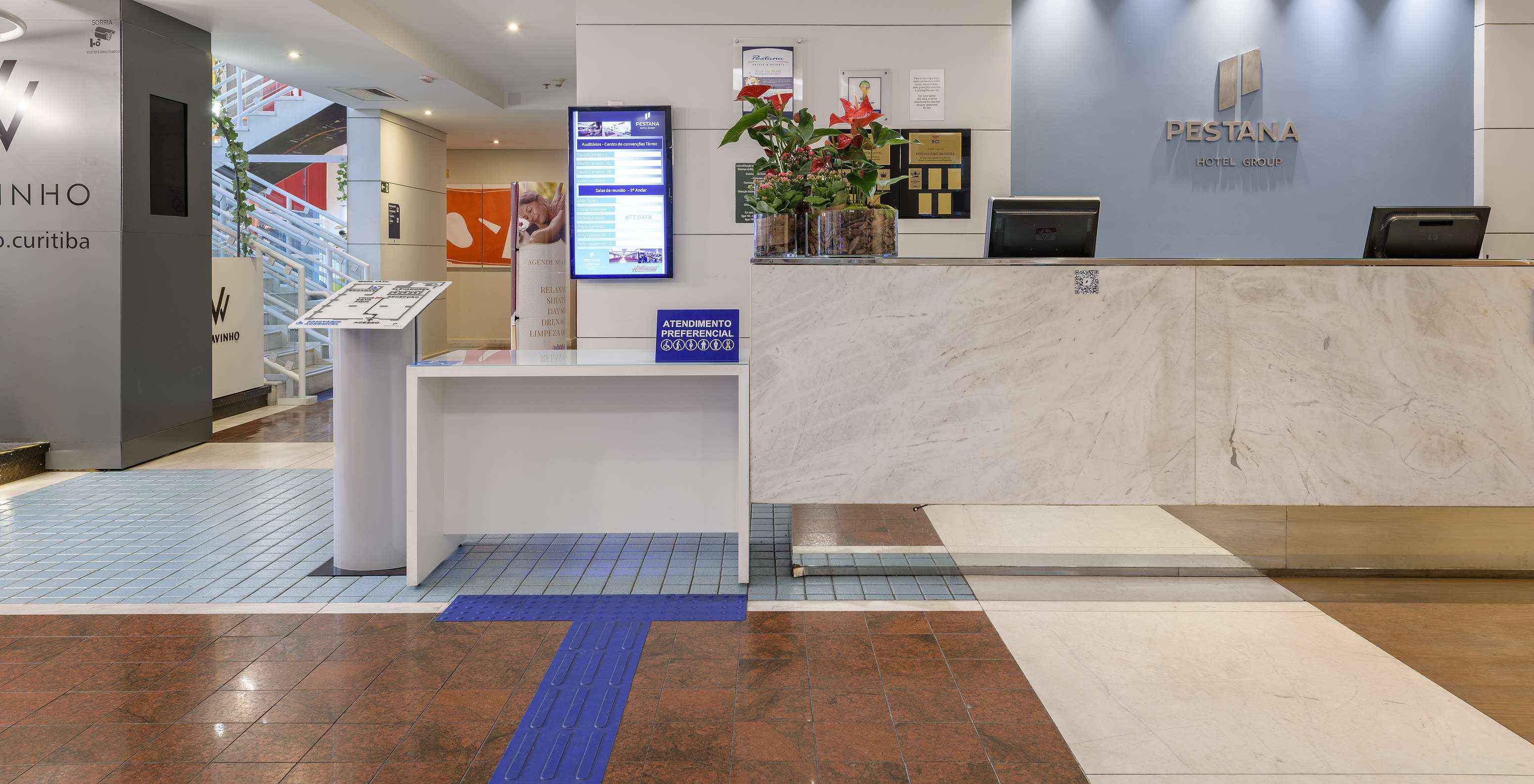The hotel in Curitiba, near the Battel neighborhood, the Pestana Curitiba, has a 24-hour reception