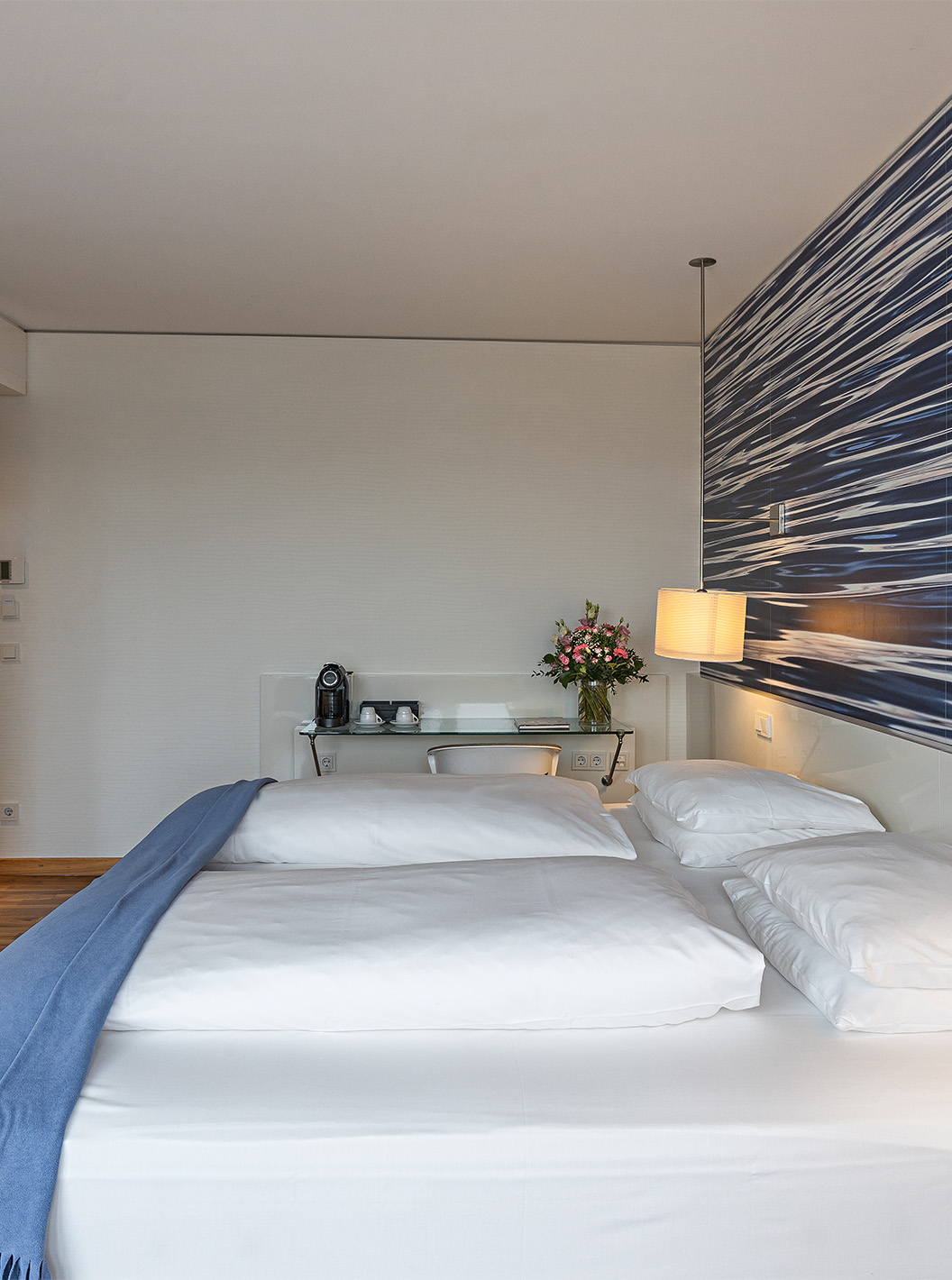 Premium Room with Balcony at Pestana Berlin Tiergarten has a double bed, TV and desk