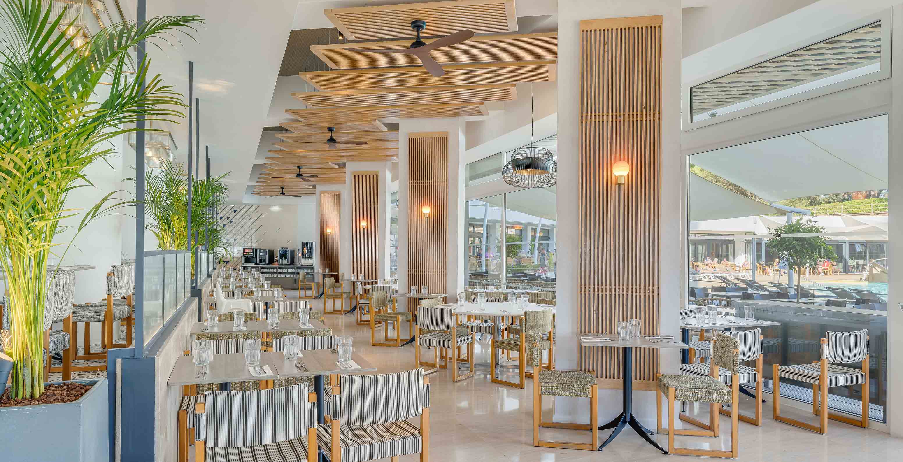 The Acqua Bar, at the All-Inclusive Hotel in the Algarve, has tables and chairs with plenty of natural light.