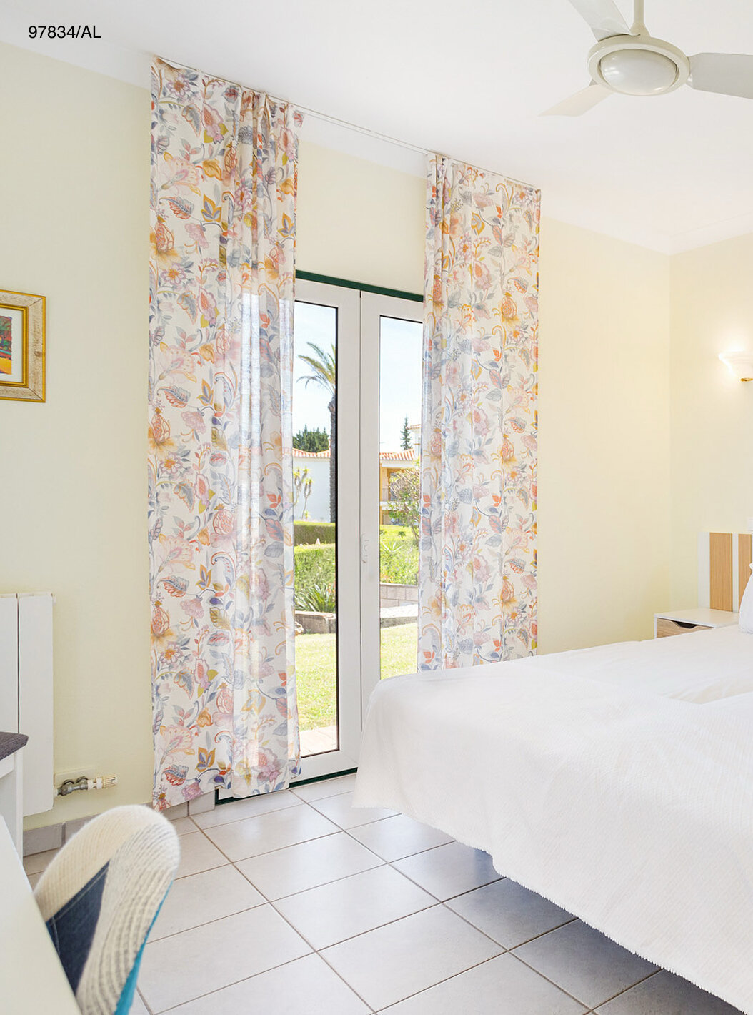 The Pestana Carvoeiro Golf T2 Superior Apartment has a bedroom with two single beds and a nightstand