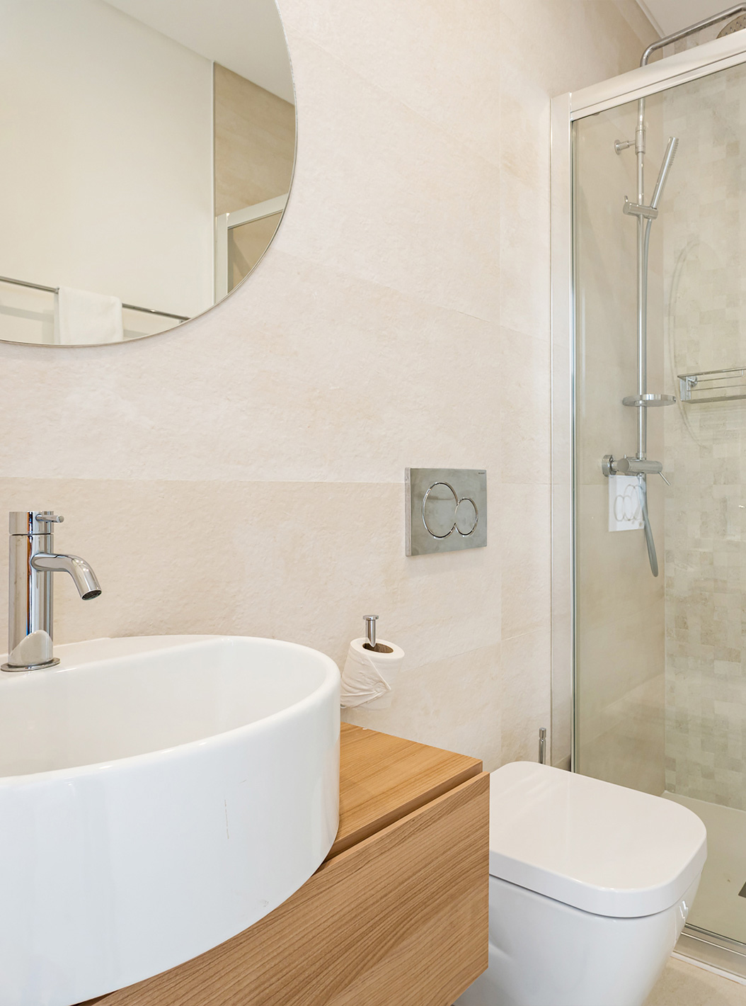 The Premium Villa 3 Bedroom - 6 Adults at Pestana Valley Nature Village has a sink, a toilet, and a shower