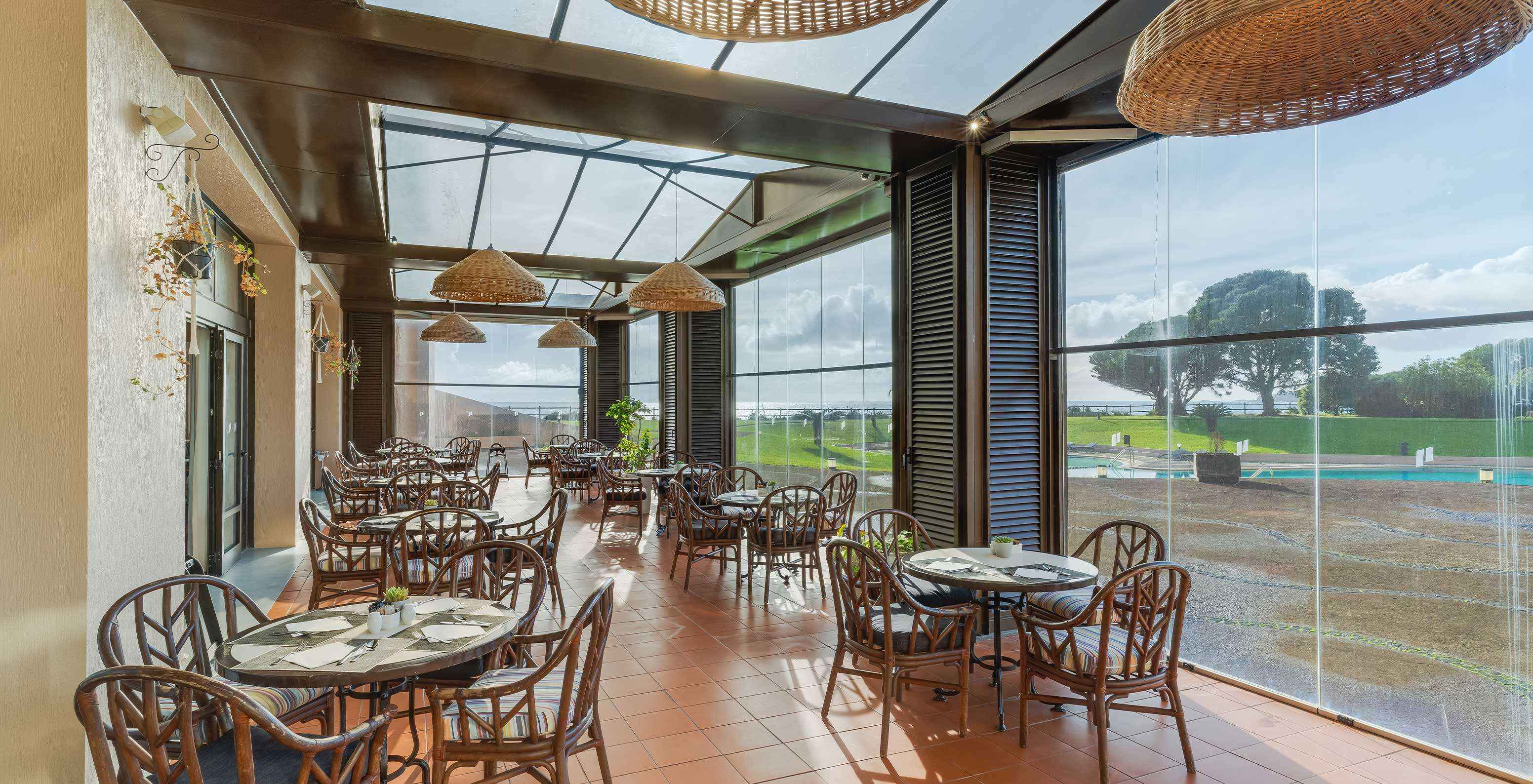 The Lugar da Praia restaurant has a covered terrace to eat while overlooking the pool