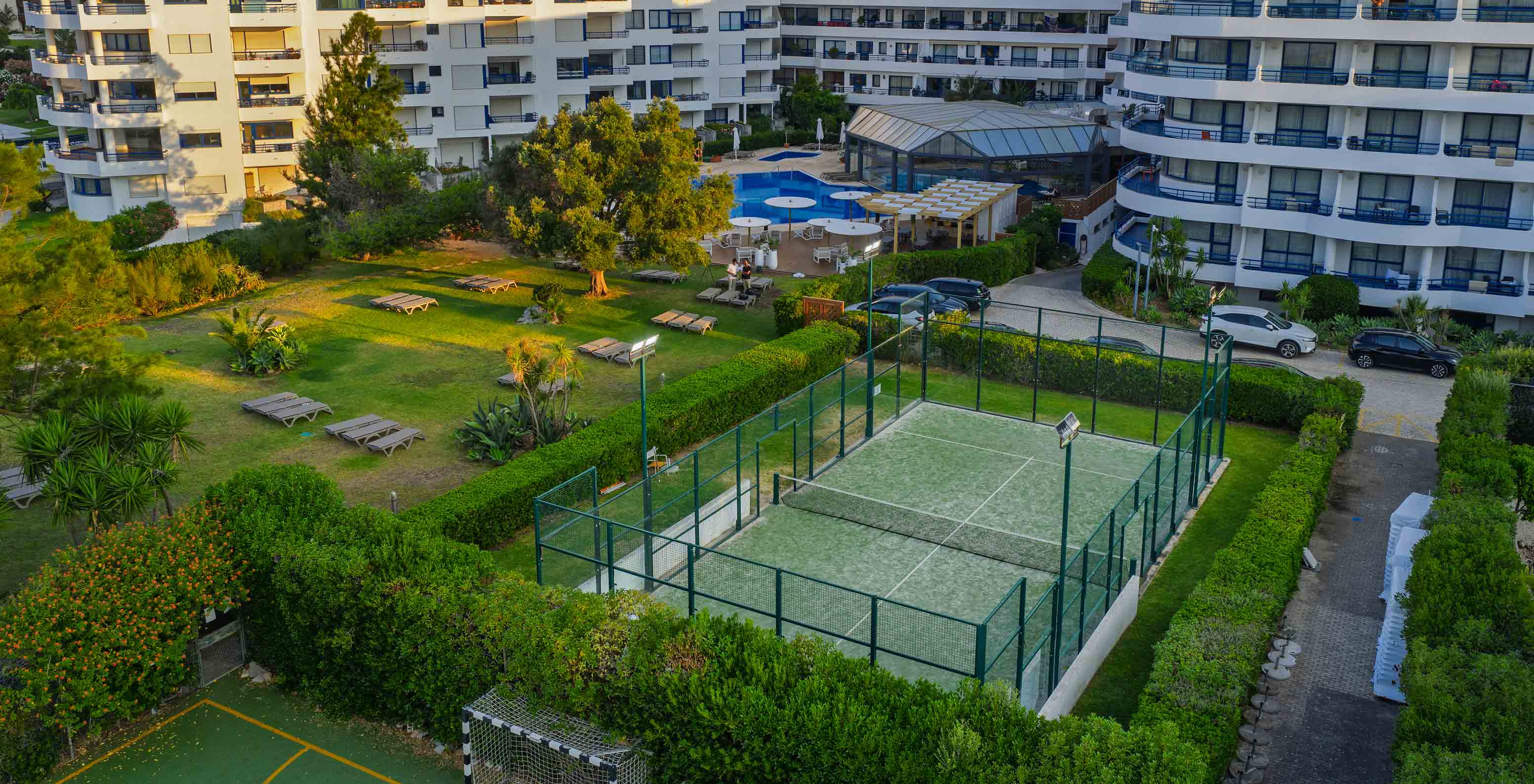 Pestana Cascais, a seaside hotel with a pool and spa, has a tennis court in the garden area.