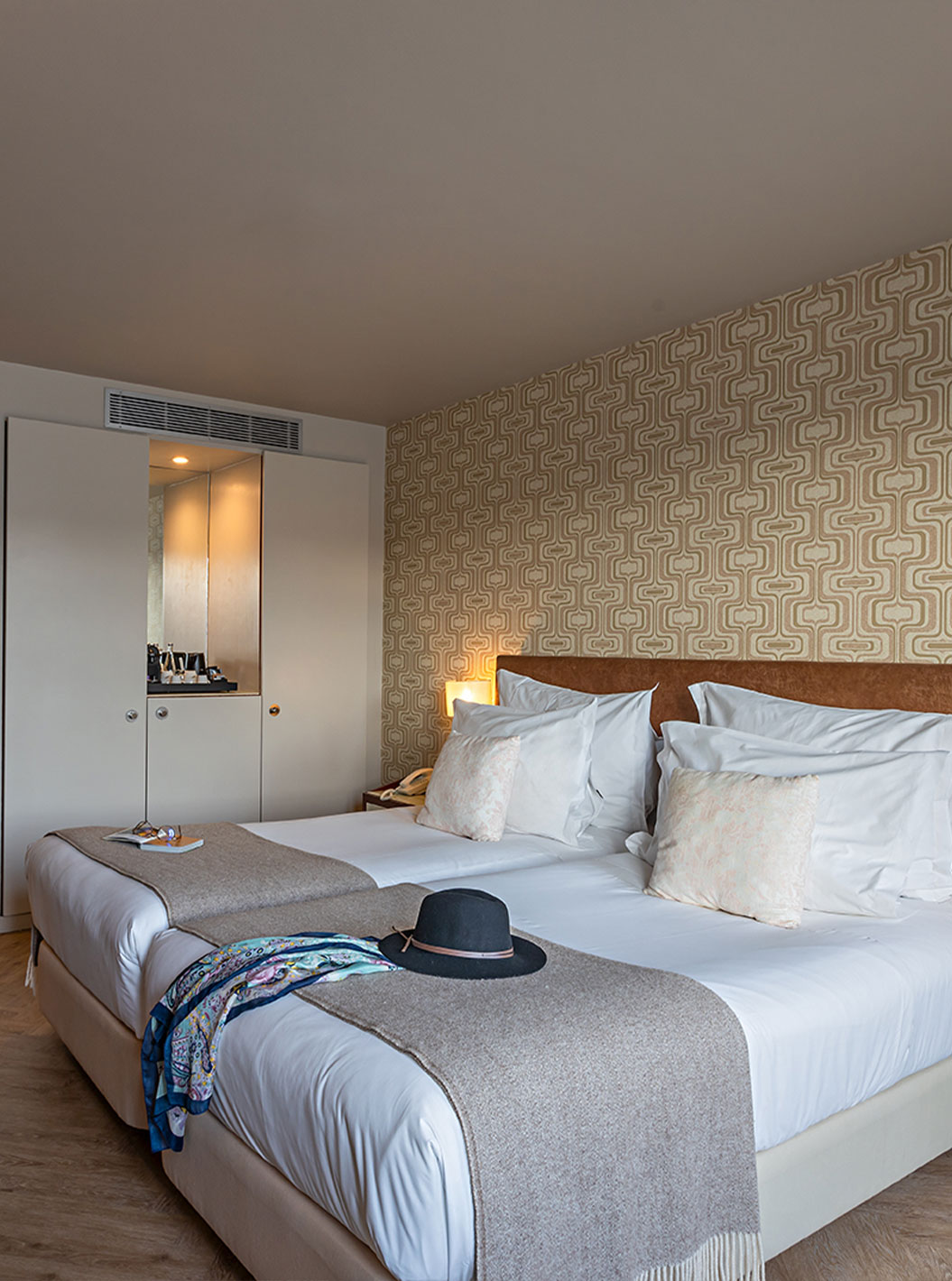 The Vintage River View at Pestana Vintage Porto has two single beds, a white wardrobe and a desk