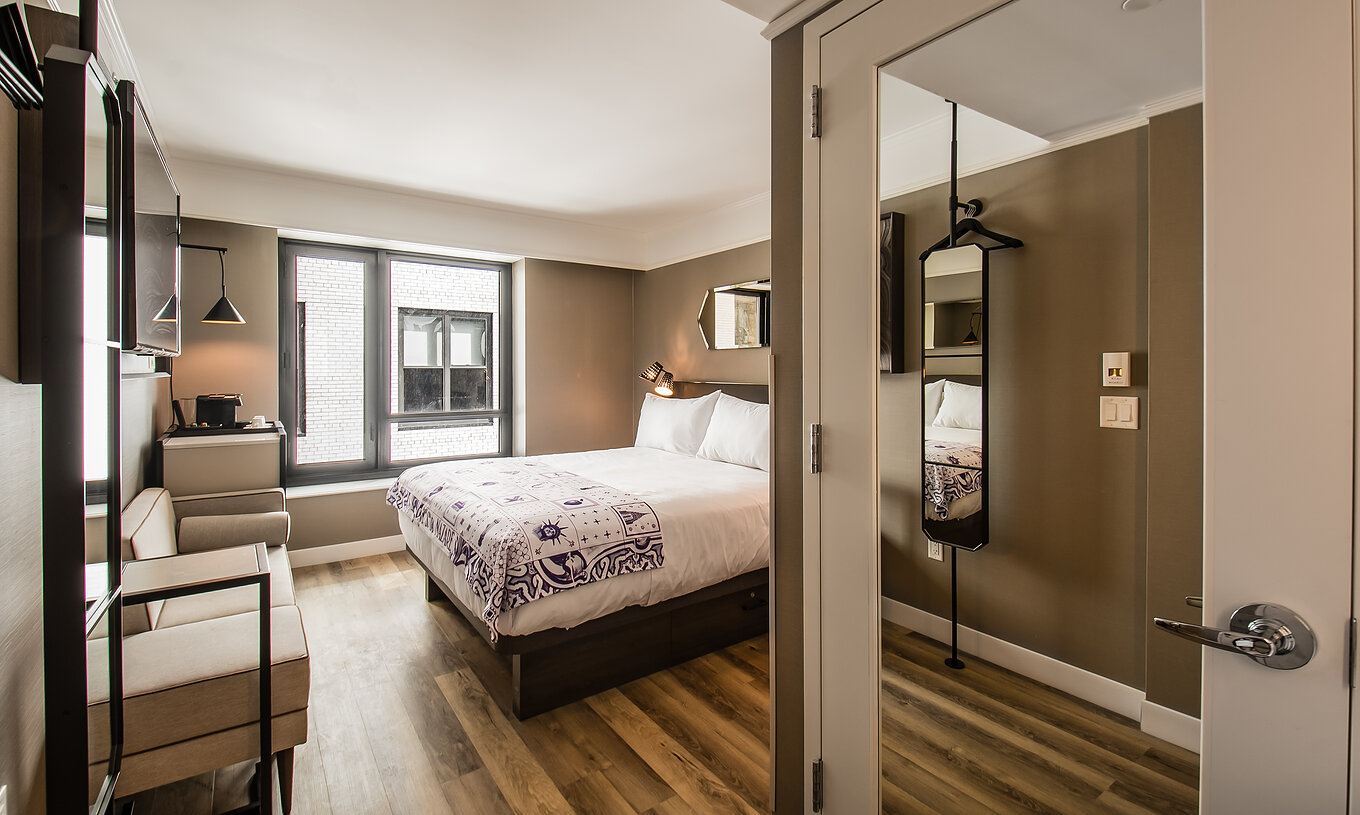 The Classic room at Pestana Park Avenue has a double bed, mirror, TV and view of the city
