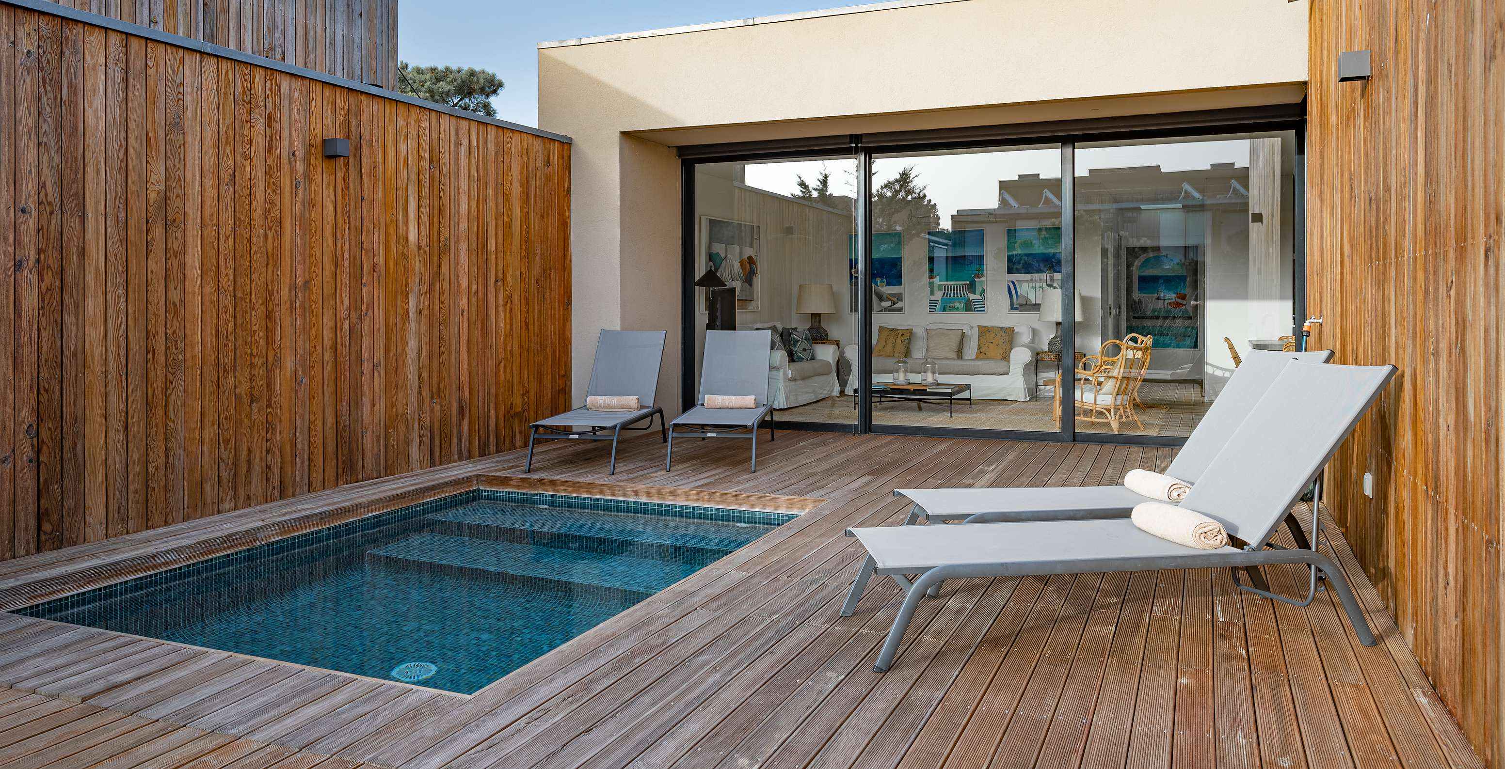 Las Pine Villas del Pestana Tróia Eco Resort tienen una piscina privada y dos tumbonas