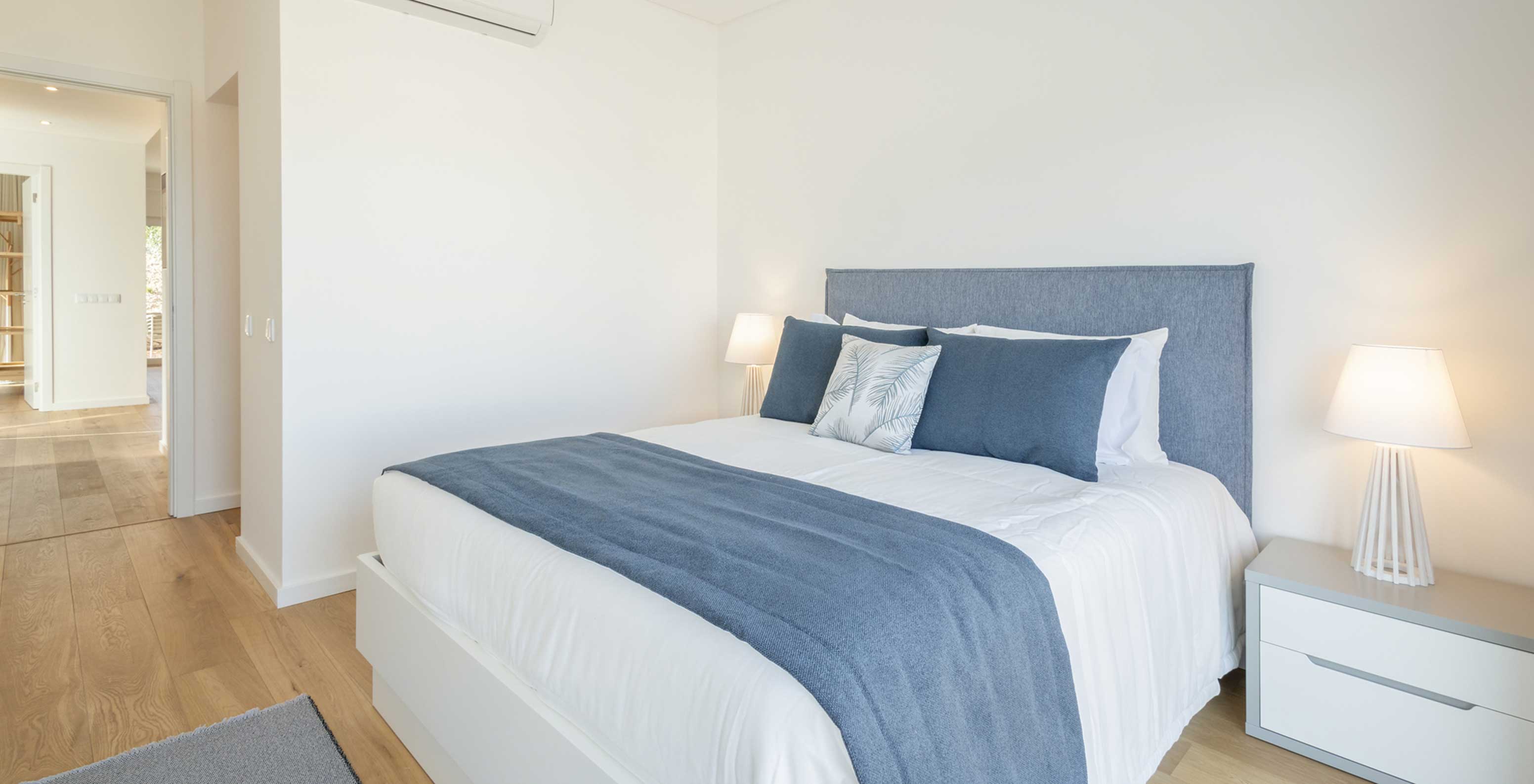 Apartamento en Pestana Valley Nature Village con una cama doble y aire acondicionado