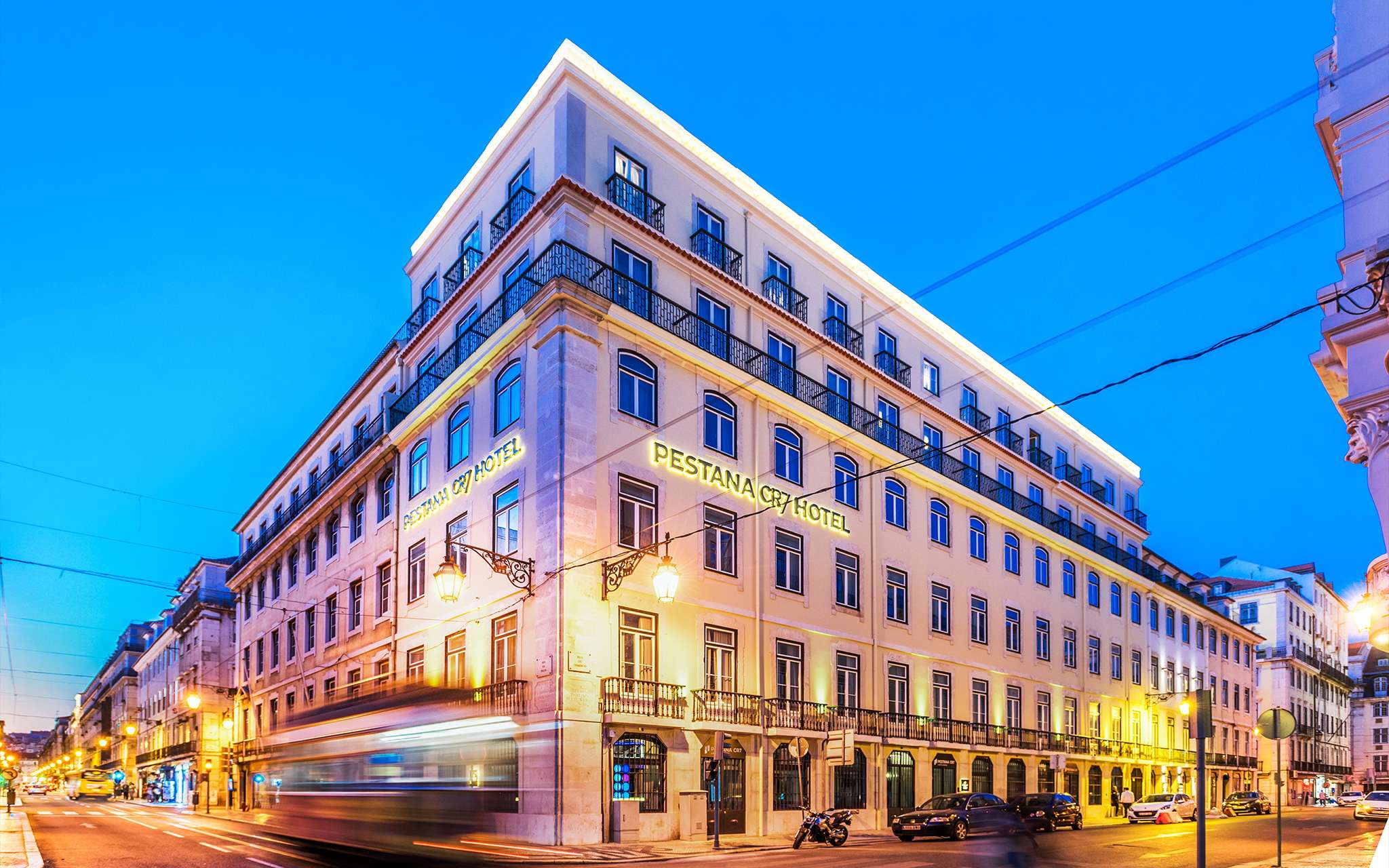 Vista exterior de Pestana CR7 Lisboa, un hotel moderno en el centro de Lisboa