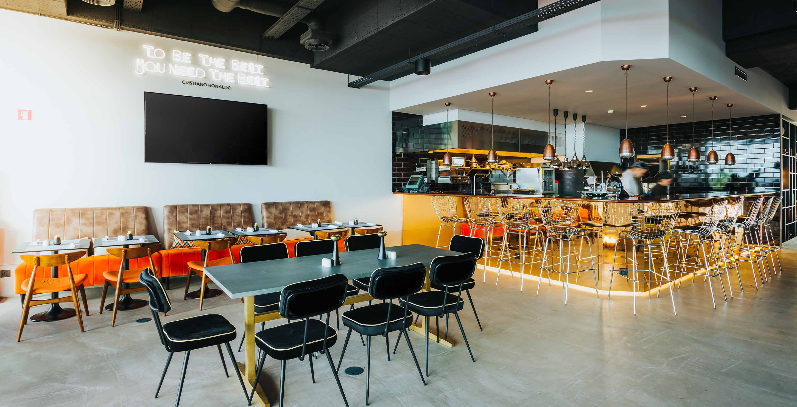 El restaurante Corner, del Hotel en Funchal, en la Isla de Madeira, tiene un amplio espacio para disfrutar de la comida