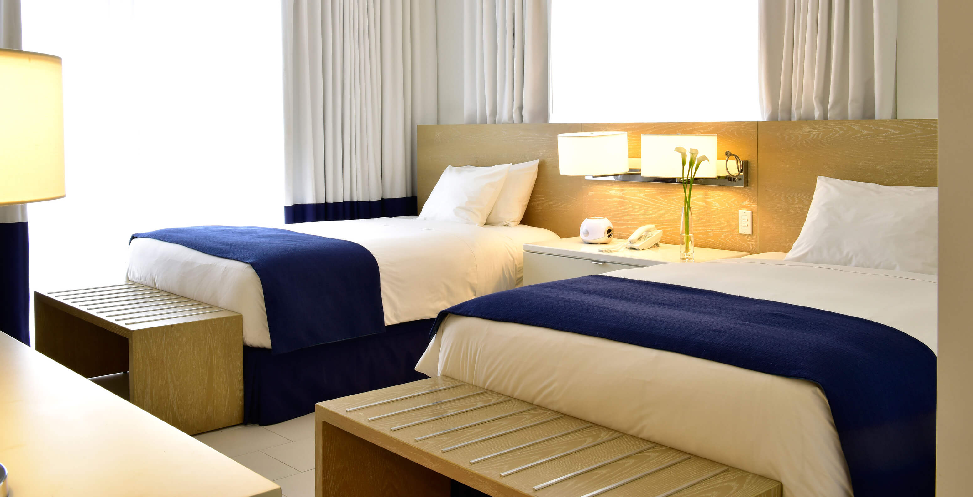 El Clásico Doble del Pestana Miami tiene dos camas y decoración minimalista