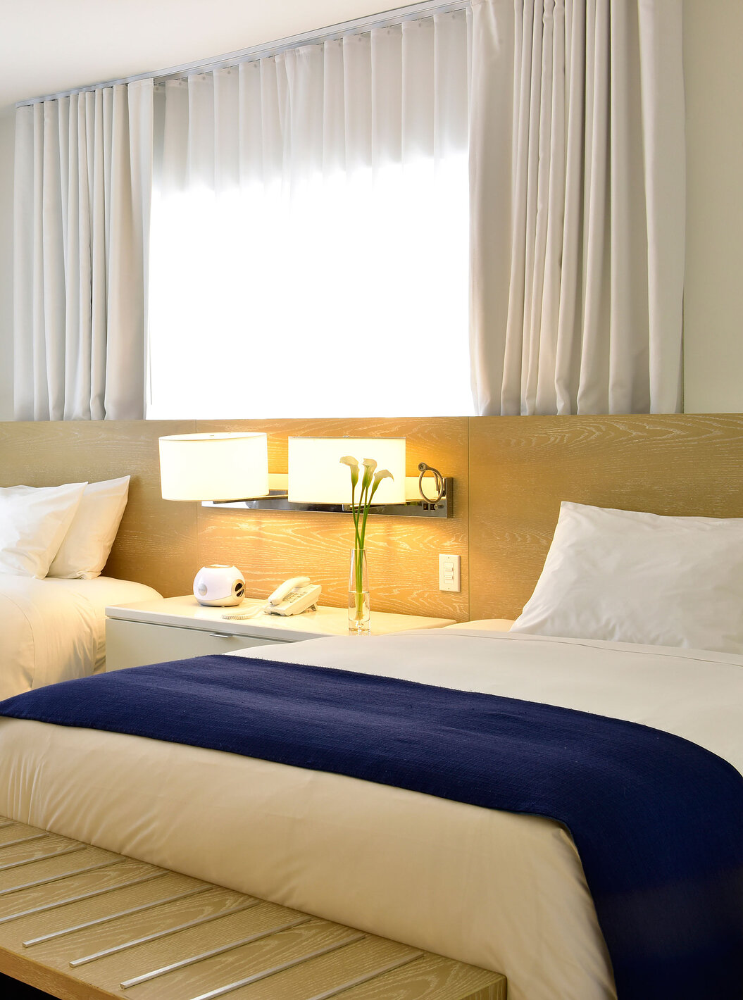 El Superior Doble con Camas Queen del Pestana Miami es una habitación moderna con camas twin y diseño minimalista