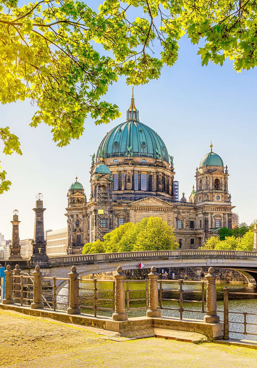 Descubra Alemania y explore lugares históricos, museos de renombre y la vida cultural de Berlín.