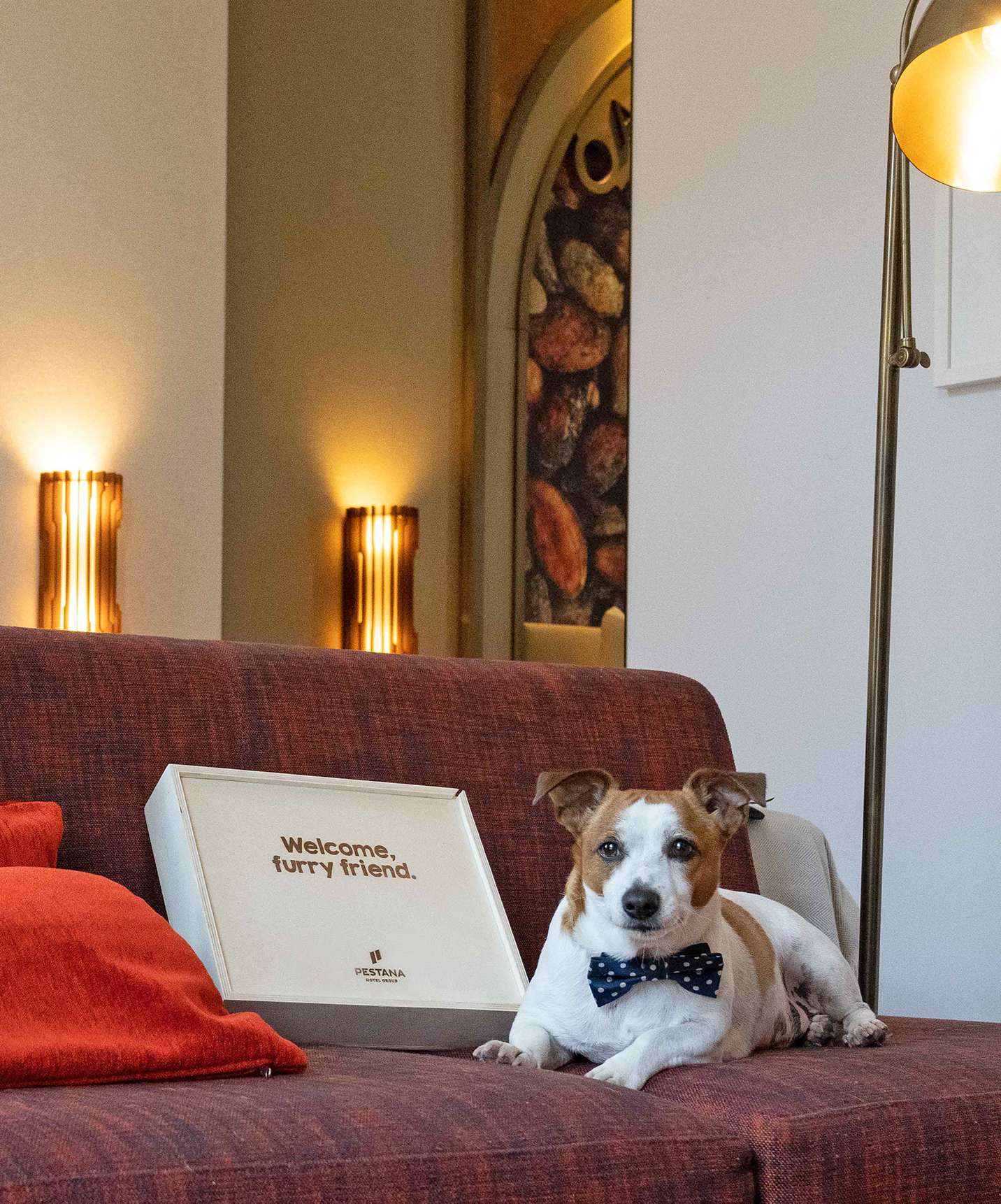 El Pestana Rua Augusta es un hotel que admite mascotas donde los perros pueden relajarse en la habitación