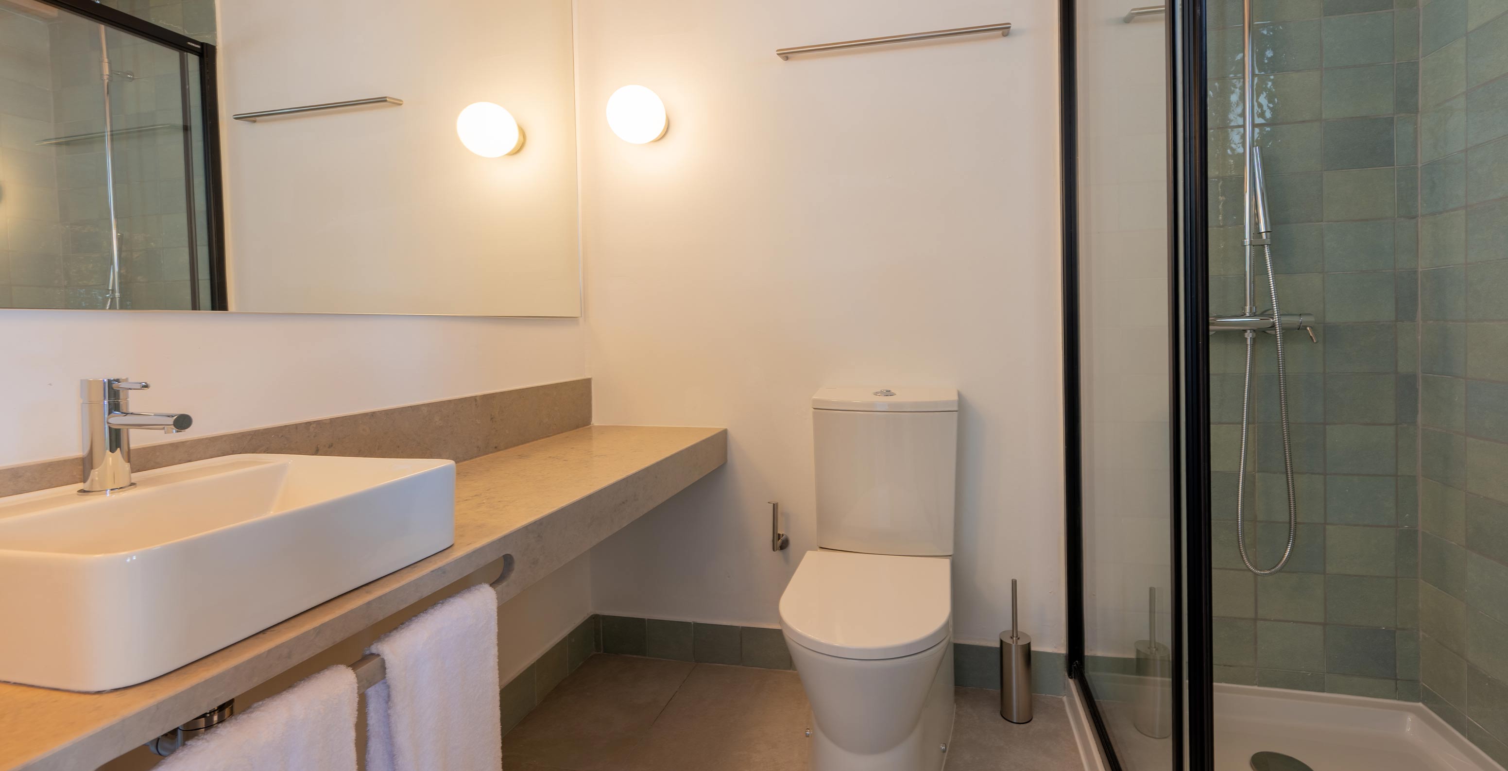 De Standaard Villa T1 bij Pestana Comporta Village Residences heeft een badkamer met een wastafel, een toilet en een douche
