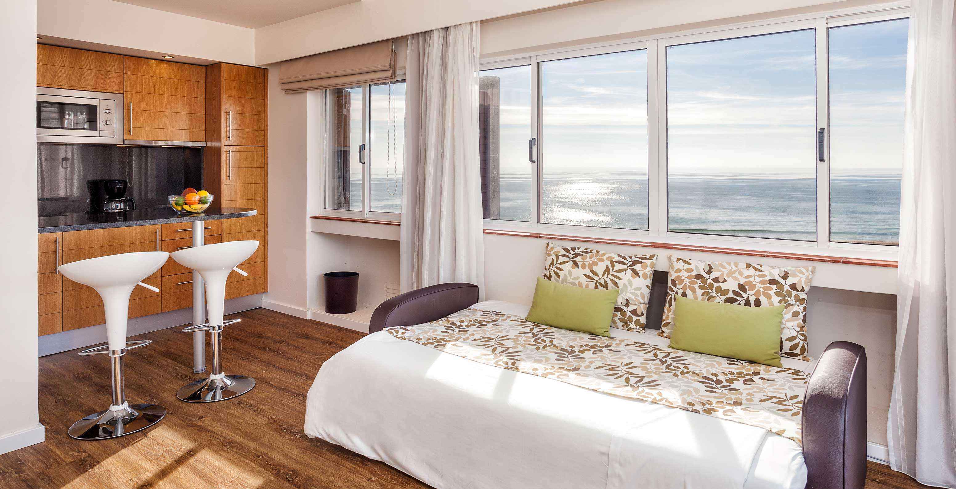 O Estúdio Vista Mar do Pestana Alvor Atlântico está equipado com uma kitchenette com vista para o mar