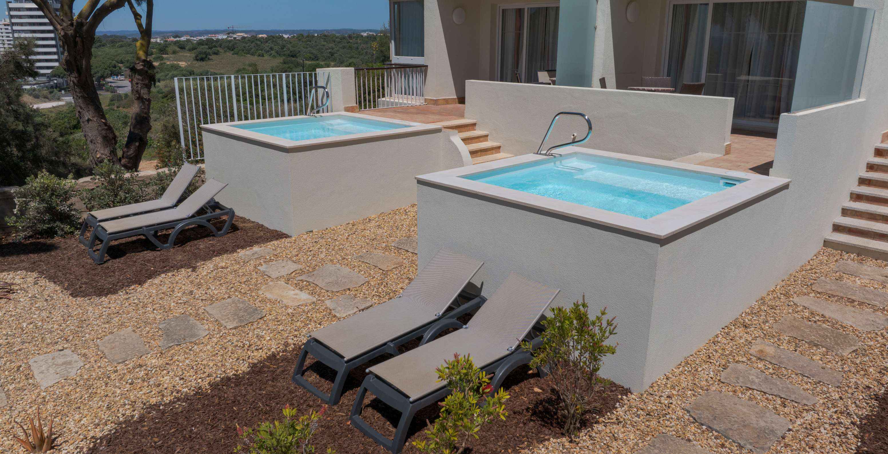 O Estúdio com piscina de imersão privada do Pestana Alvor Praia tem varanda, piscina de imersão privada e espreguiçadeiras
