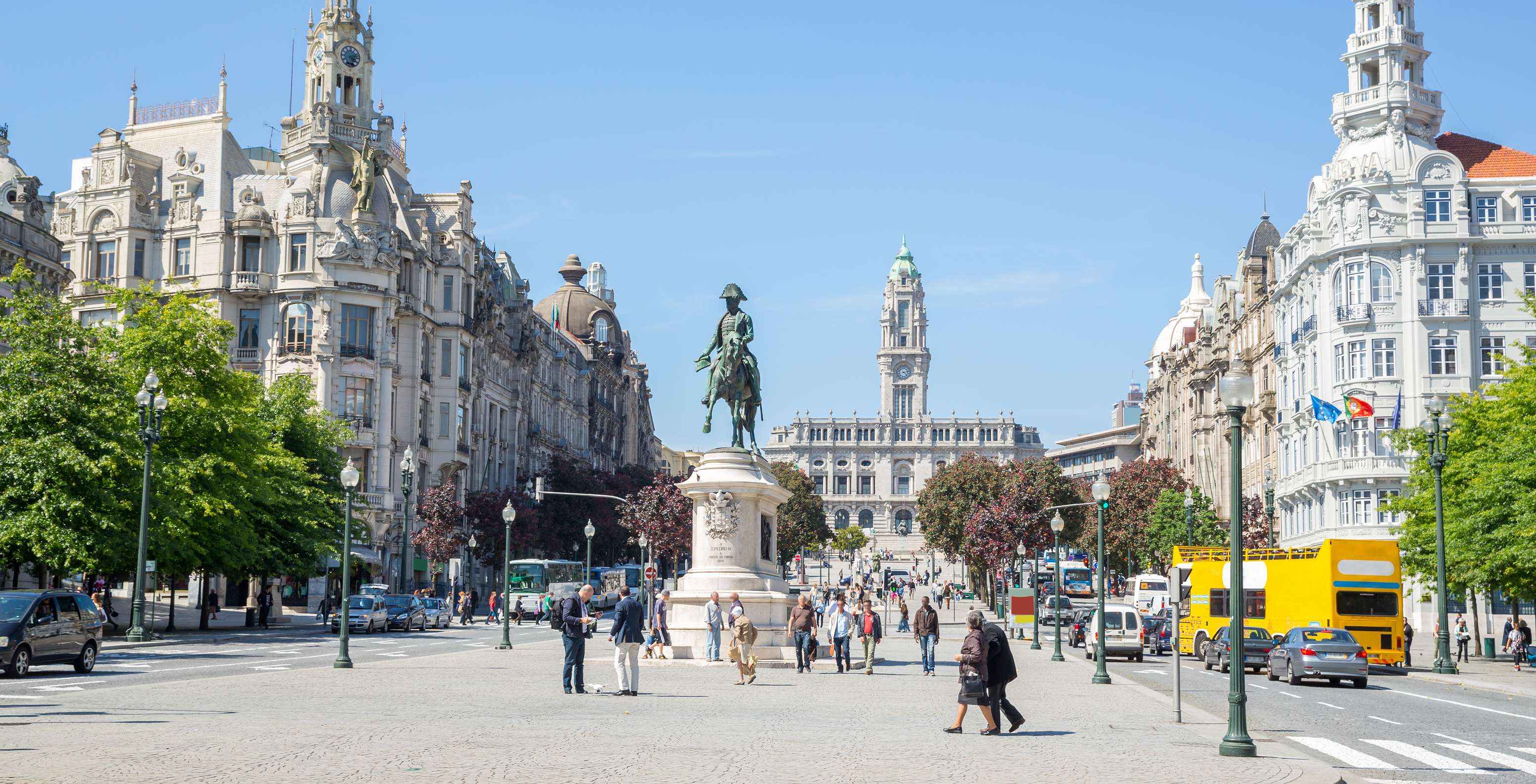 Fique no Pestana Vintage Porto e aproveite para passear na icónica avenida dos aliados na cidade do Porto