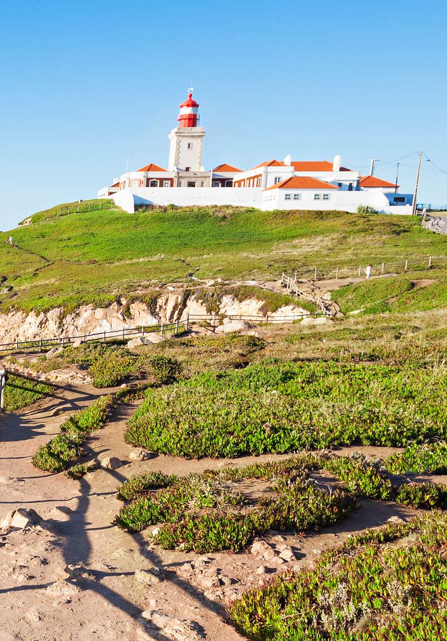 Op Cabo da Roca, in het Sintra-Cascais Park, kun je de paden volgen en genieten van het panoramische uitzicht op de Oceaan