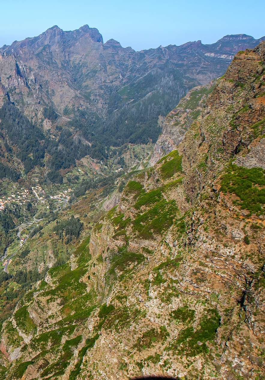 Verblijf in Pestana Fisherman Village en ontdek de schoonheid van Curral das Freiras op Madeira, met dal en huizen