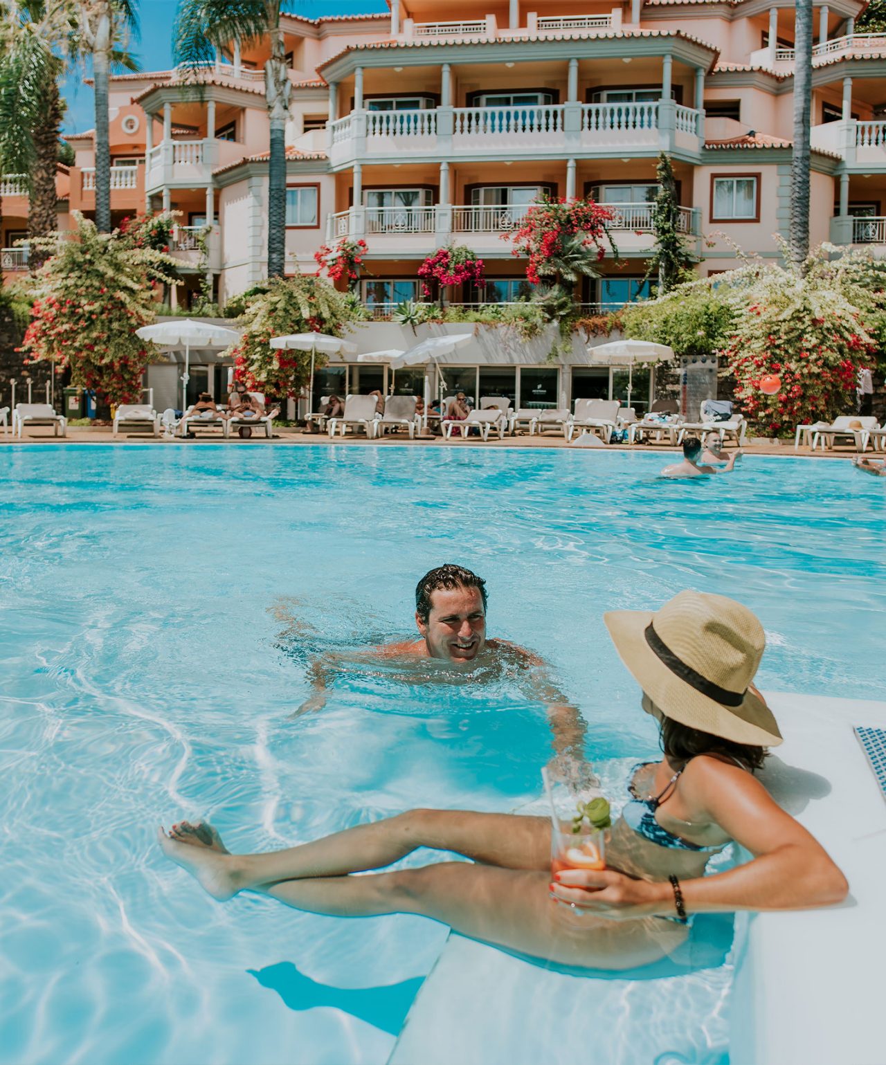 De globalisering van Pestana Hotels & Resorts naar hotels zoals Pestana Miramar, met buitenzwembad