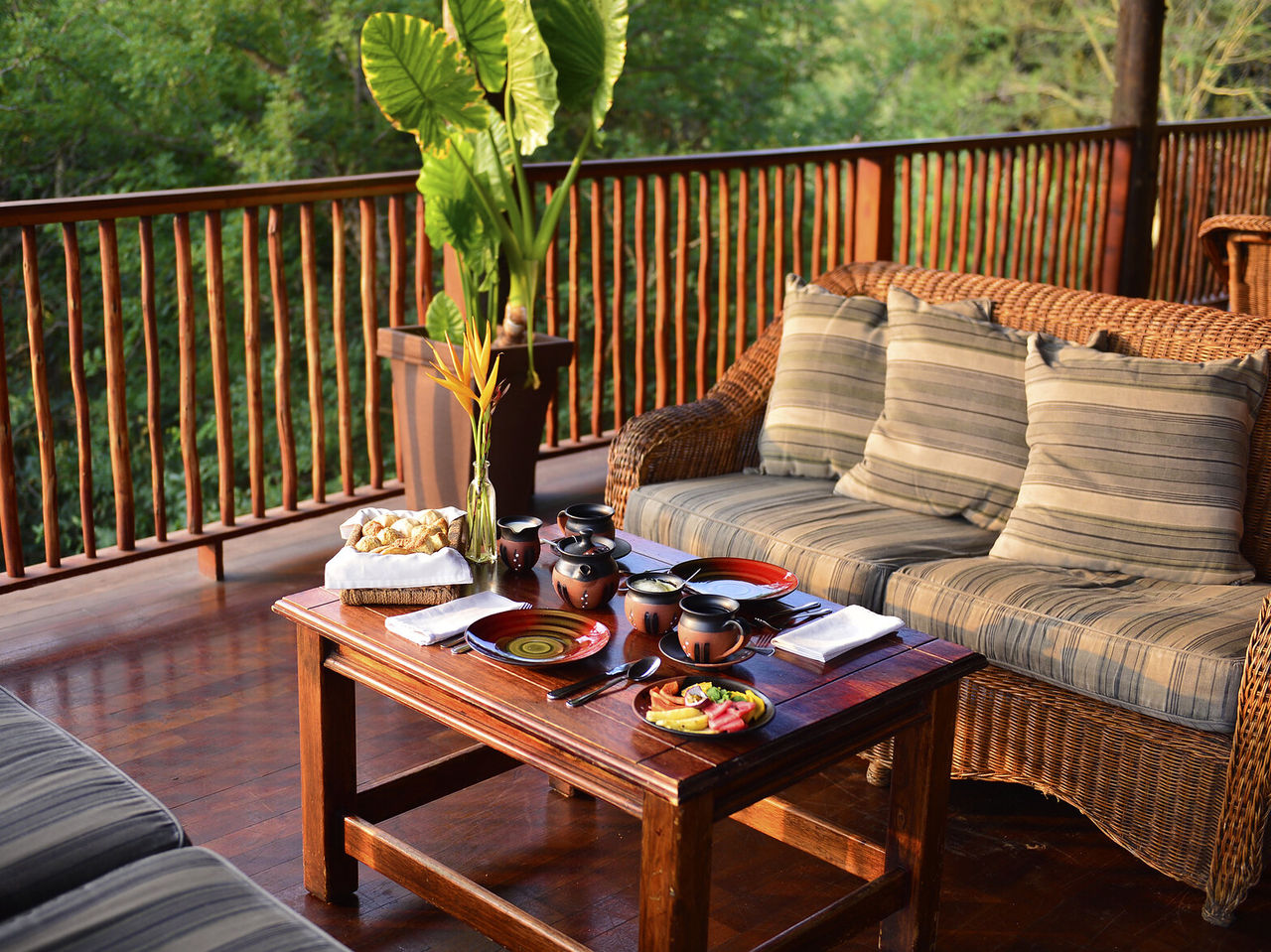 Eshonalanga bar, 4-star Kruger Park hotel: outdoor snacks, garden view